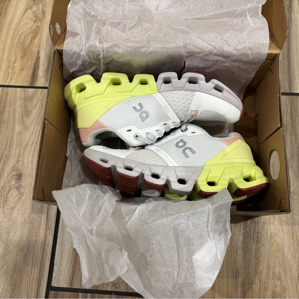 On Cloud Sneakers - Picture 7 of 8